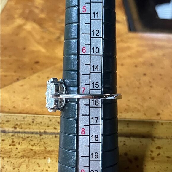 Genuine Moissanite Sterling Silver Ring Size 7 - Picture 8 of 9